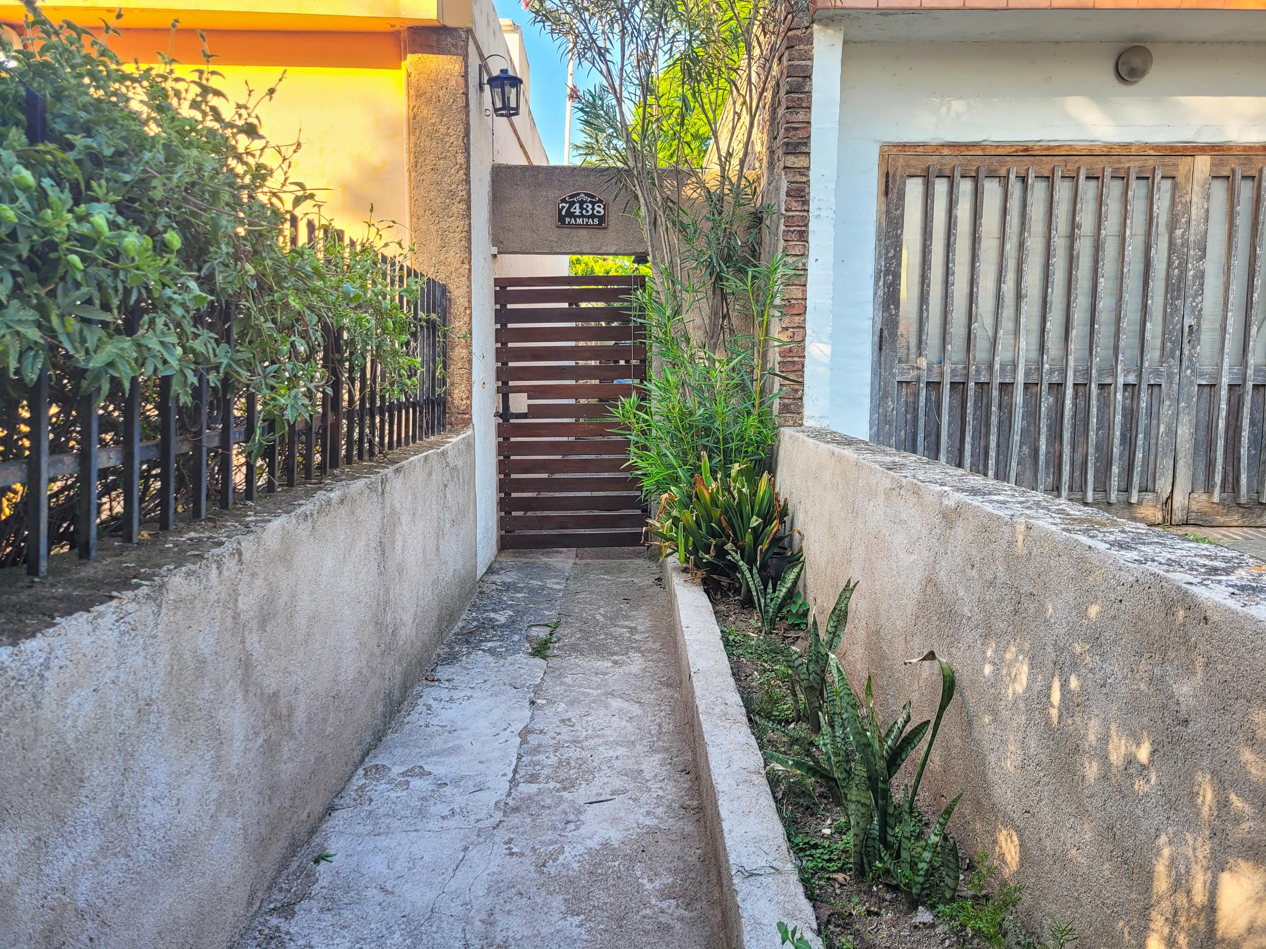 Casa 2 dormitorios 125m terreno en Arguello Norte