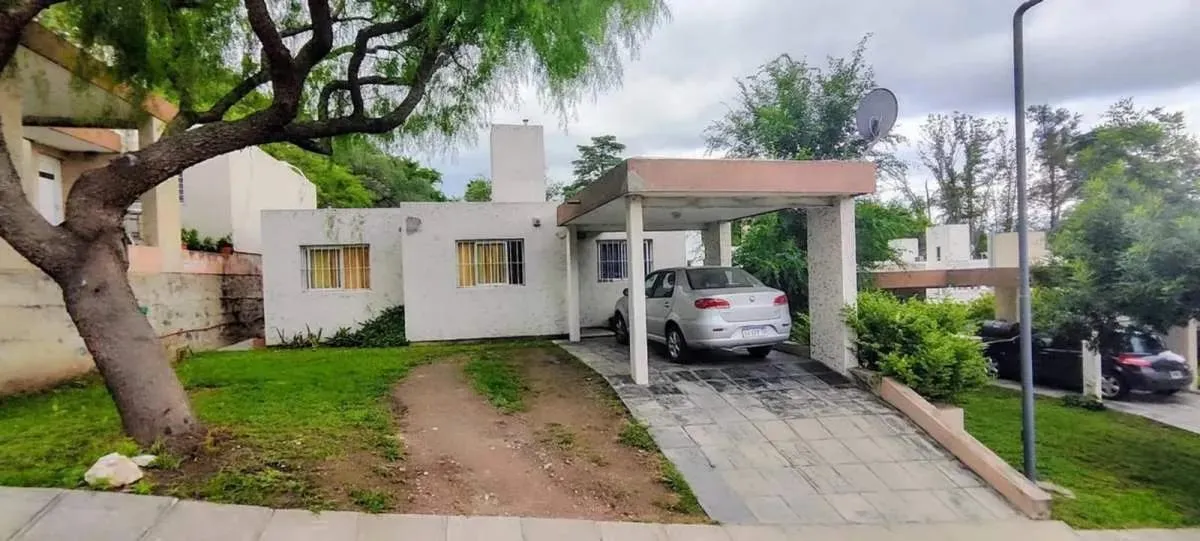 VENTA  CASA  EN HOUSING LOS ALGARROBOS  Villa Allende