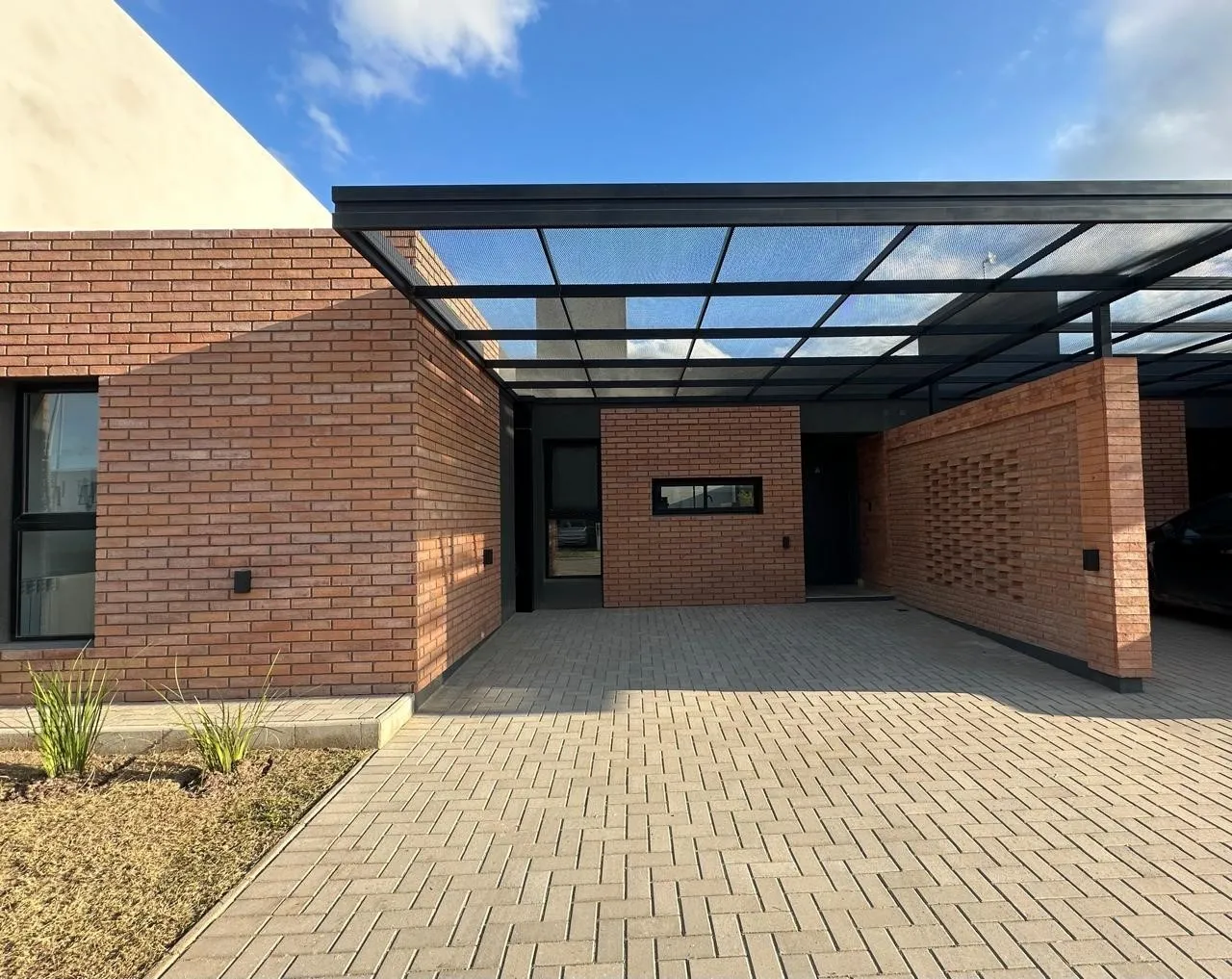 VENTA DUPLEX DE CATEGORÍA EN SAN IGNACIO VILLAGE - 3 DORMITORIOS, A ESTRENAR