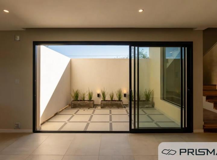 Casa · 170m² · 10 Ambientes · 2 Cocheras