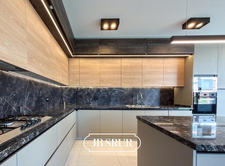 Casa · 198m² · 5 Ambientes · 2 Cocheras