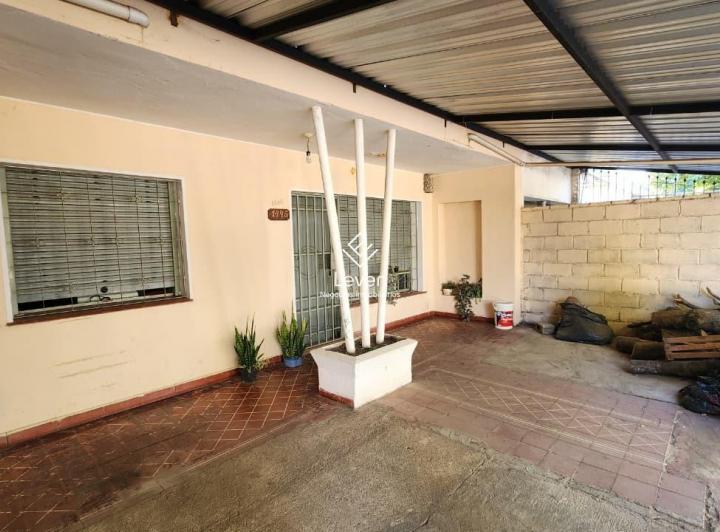 Casa · 132m² · 6 Ambientes · 4 Cocheras