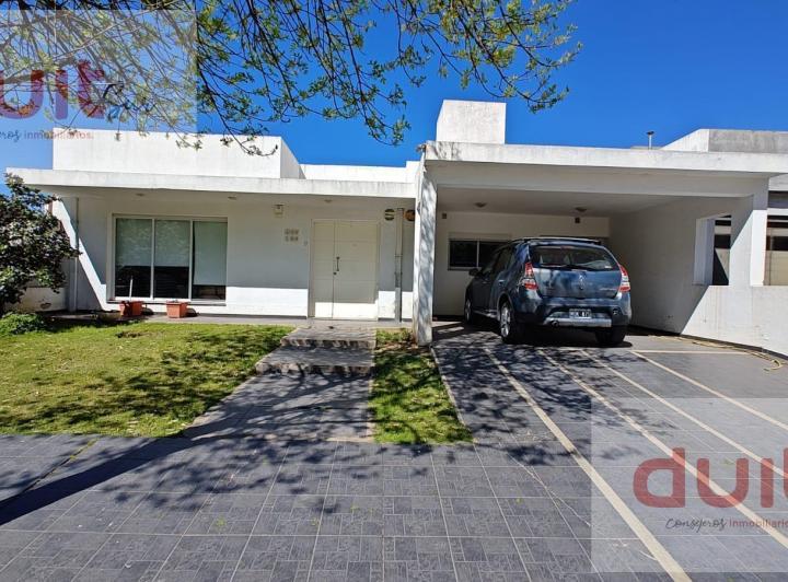 Casa · 360m² · 8 Ambientes · 2 Cocheras