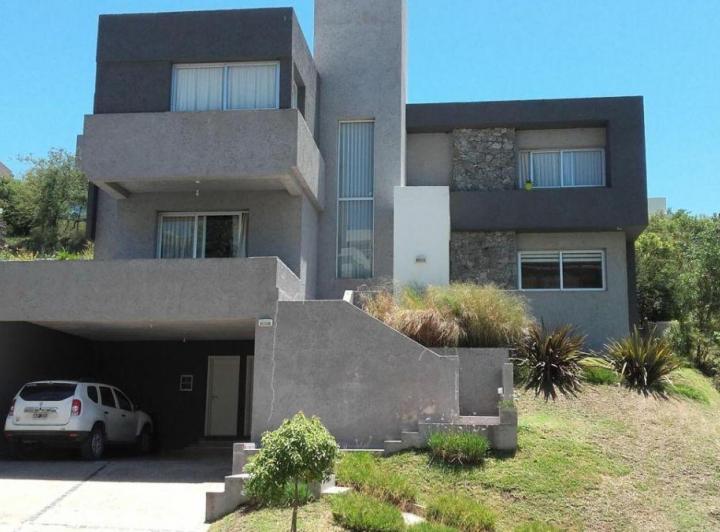 Casa · 350m² · 7 Ambientes · 2 Cocheras