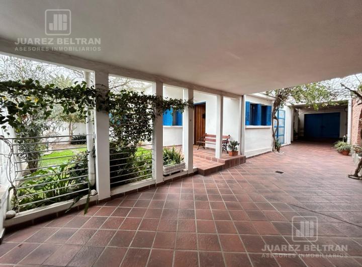 Casa · 219m² · 4 Dormitorios · 3 Cocheras