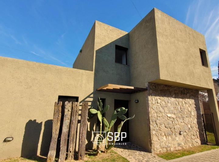 Casa · 146m² · 5 Ambientes · 1 Cochera