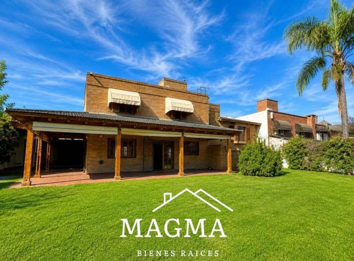 Casa · 395m² · 6 Ambientes · 3 Cocheras