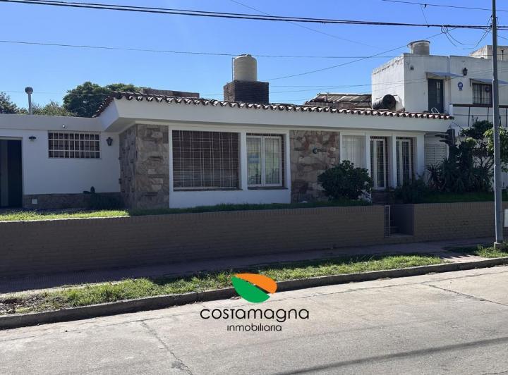 Casa · 296m² · 8 Ambientes · 1 Cochera