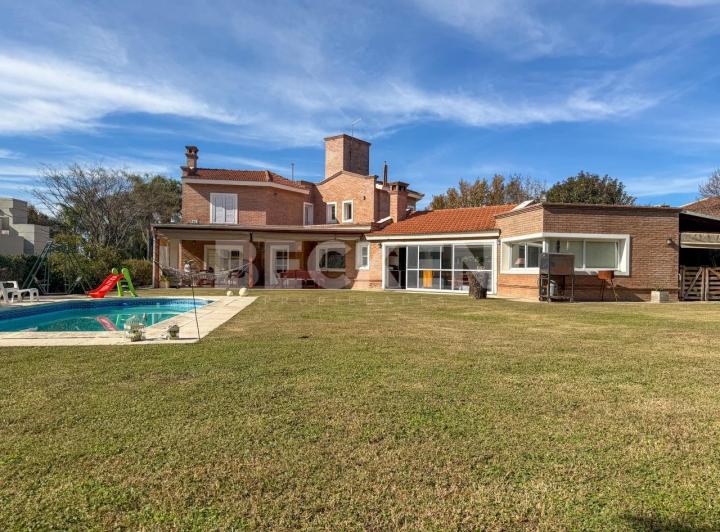 Casa · 434m² · 5 Ambientes · 3 Cocheras