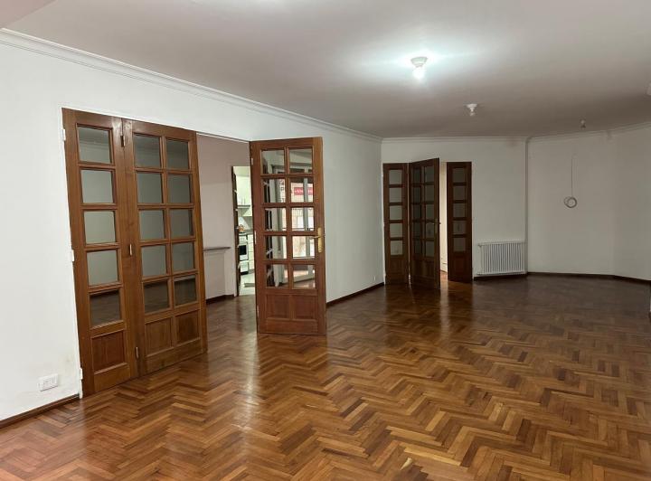 Departamento · 180m² · 6 Ambientes · 1 Cochera