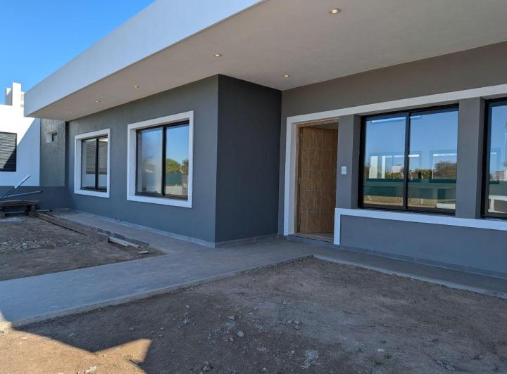 Casa · 160m² · 4 Ambientes · 2 Cocheras