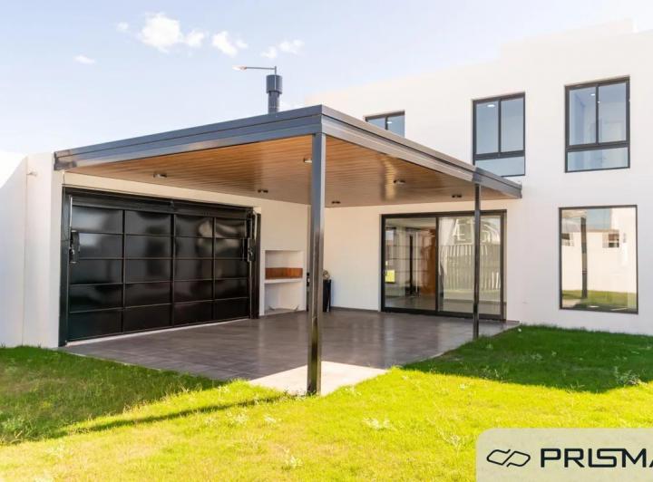 Casa · 170m² · 7 Ambientes · 2 Cocheras