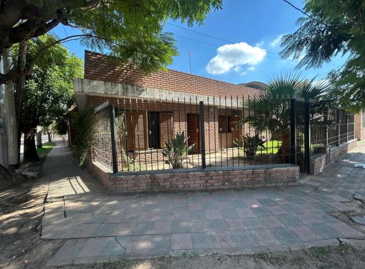 Casa · 159m² · 6 Ambientes · 1 Cochera