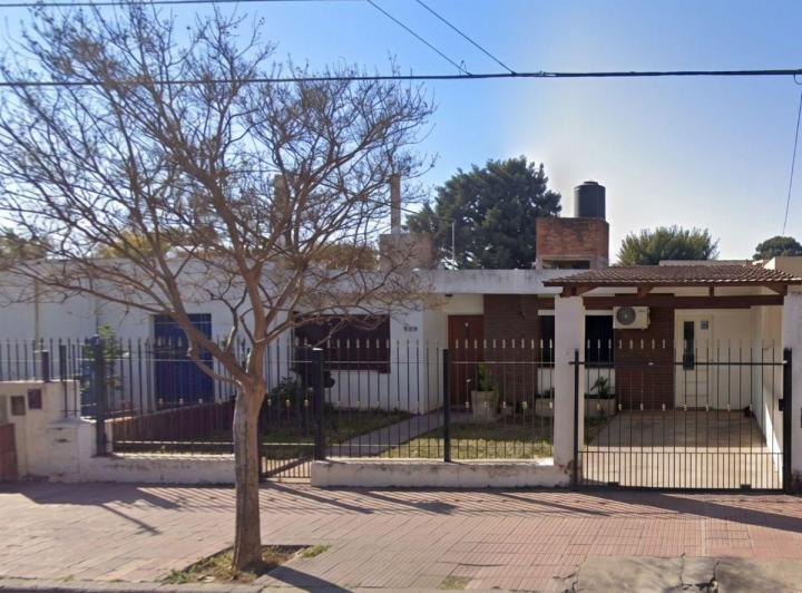 Casa · 100m² · 4 Ambientes · 1 Cochera
