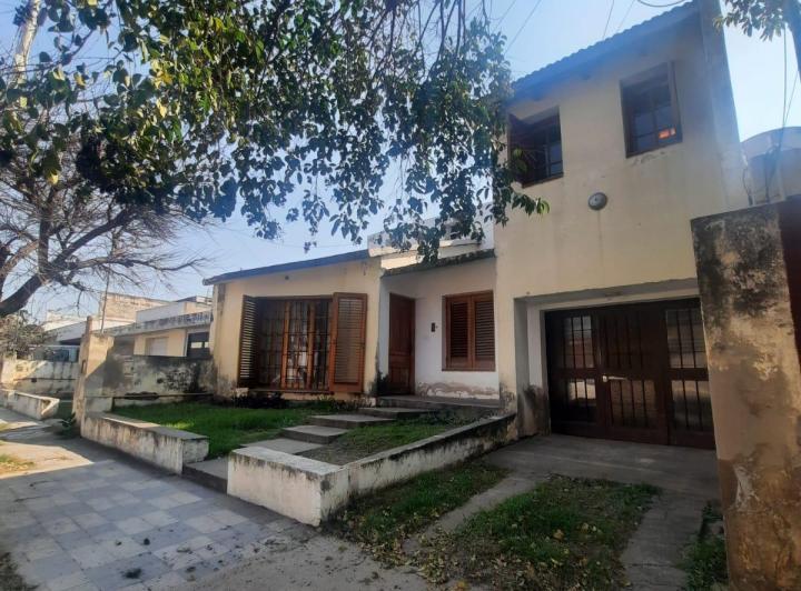 Casa · 228m² · 9 Ambientes · 1 Cochera