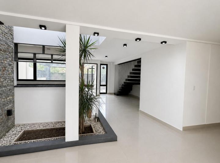 Casa · 150m² · 5 Ambientes · 2 Cocheras