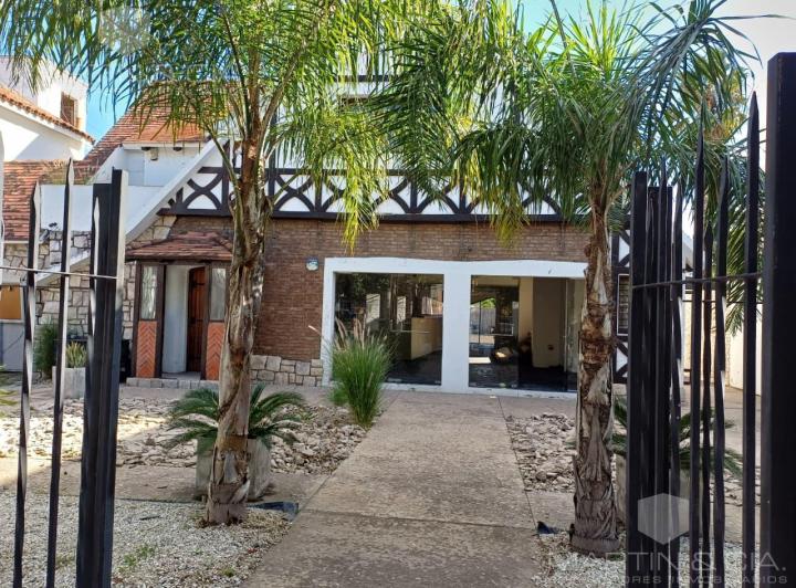 Casa · 349m² · 13 Ambientes · 2 Cocheras