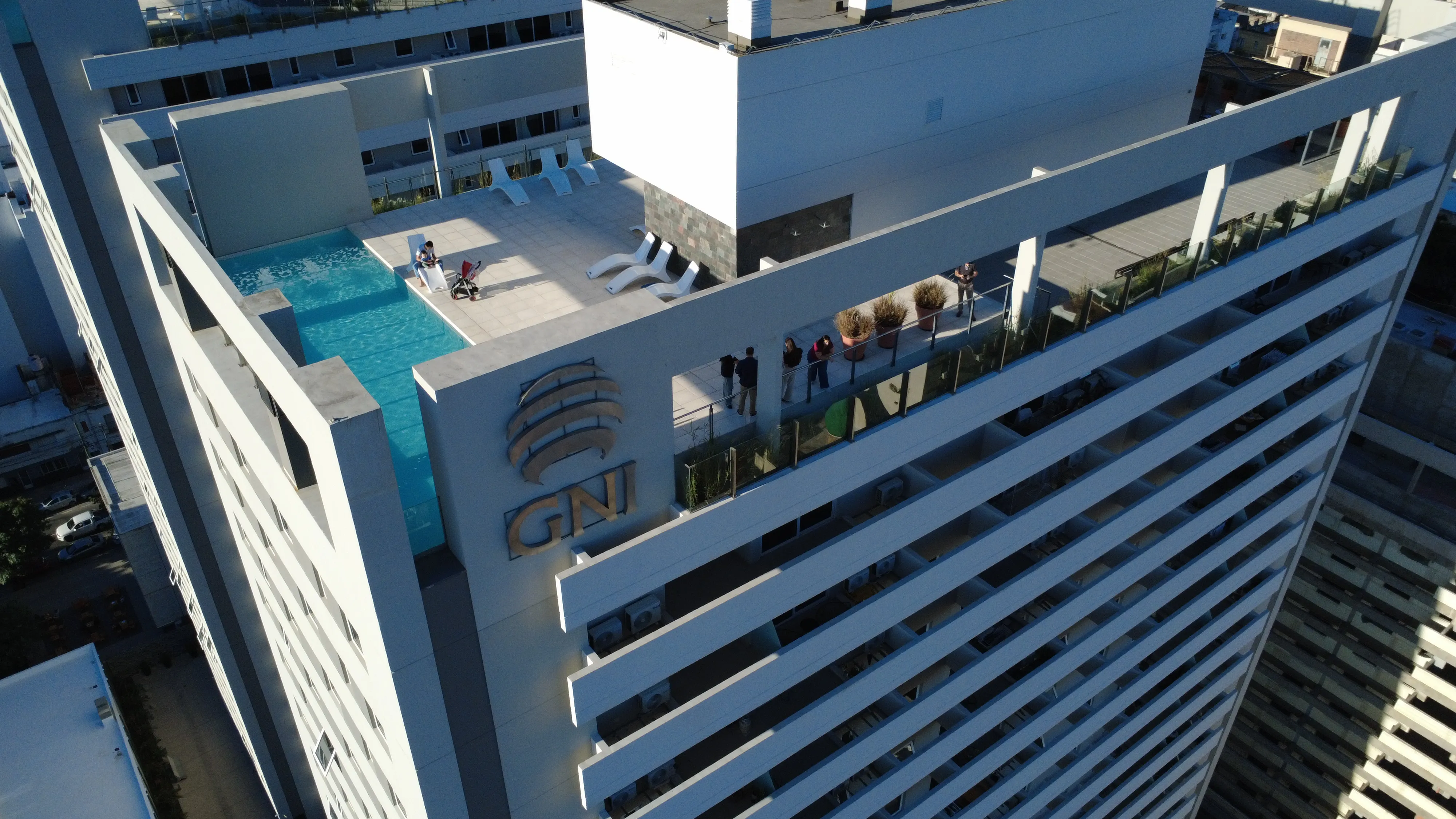 VENTA DEPARTAMENTO EN POZO EN EL EXCLUSIVO EDIFICIO CARDINALES DE COFICO
