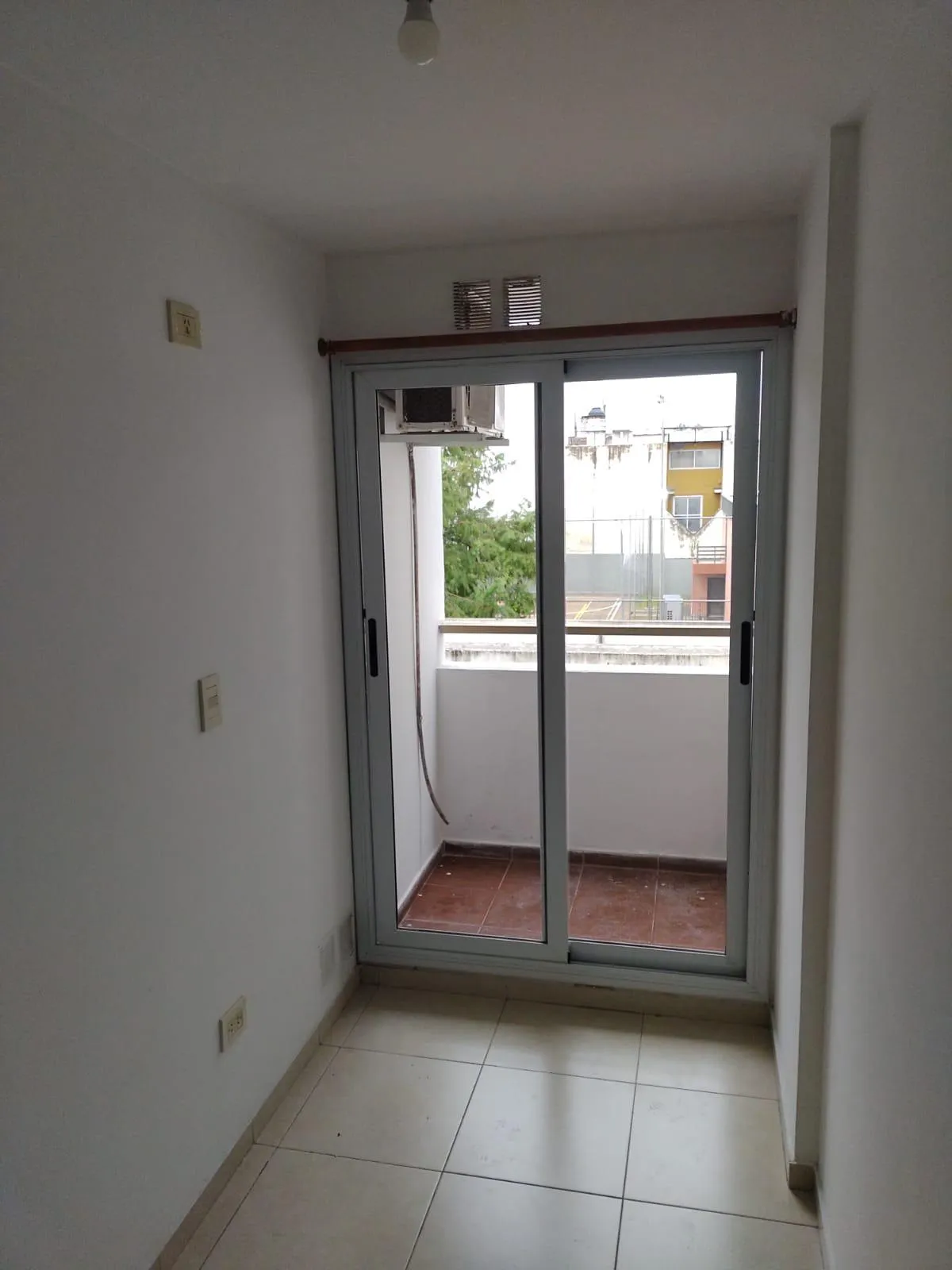 Se Alquila- Departamento de 1 dormitorio con balcon.