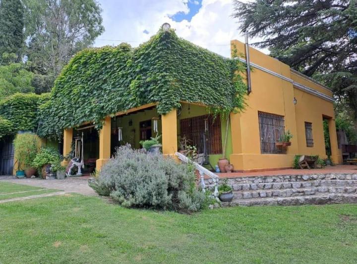 Casa · 270m² · 5 Ambientes · 1 Cochera