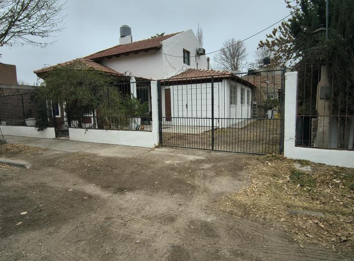 Casa · 118m² · 6 Ambientes · 2 Cocheras