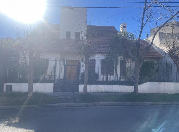 Casa · 448m² · 7 Ambientes · 1 Cochera