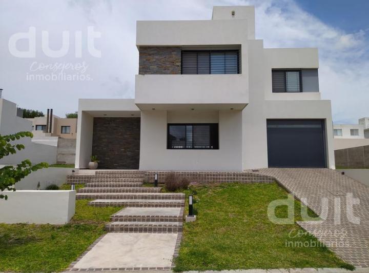 Casa · 270m² · 7 Ambientes · 2 Cocheras