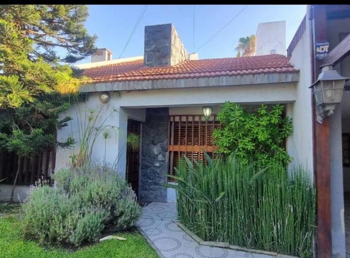 Casa · 233m² · 3 Ambientes · 2 Cocheras