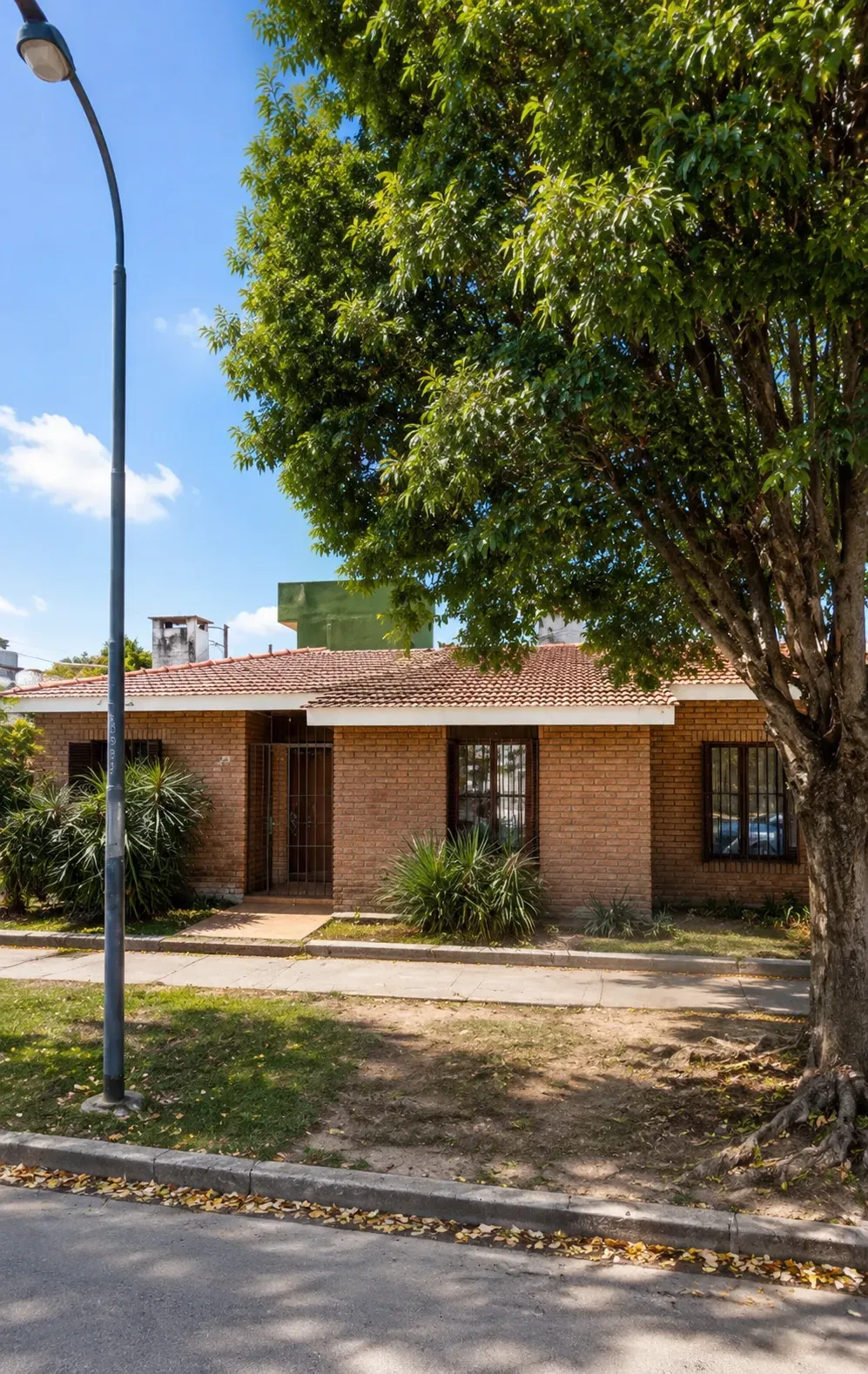 CASA ESQUINA EN VENTA – AV CACHETUA, CÓRDOBA CAPITAL