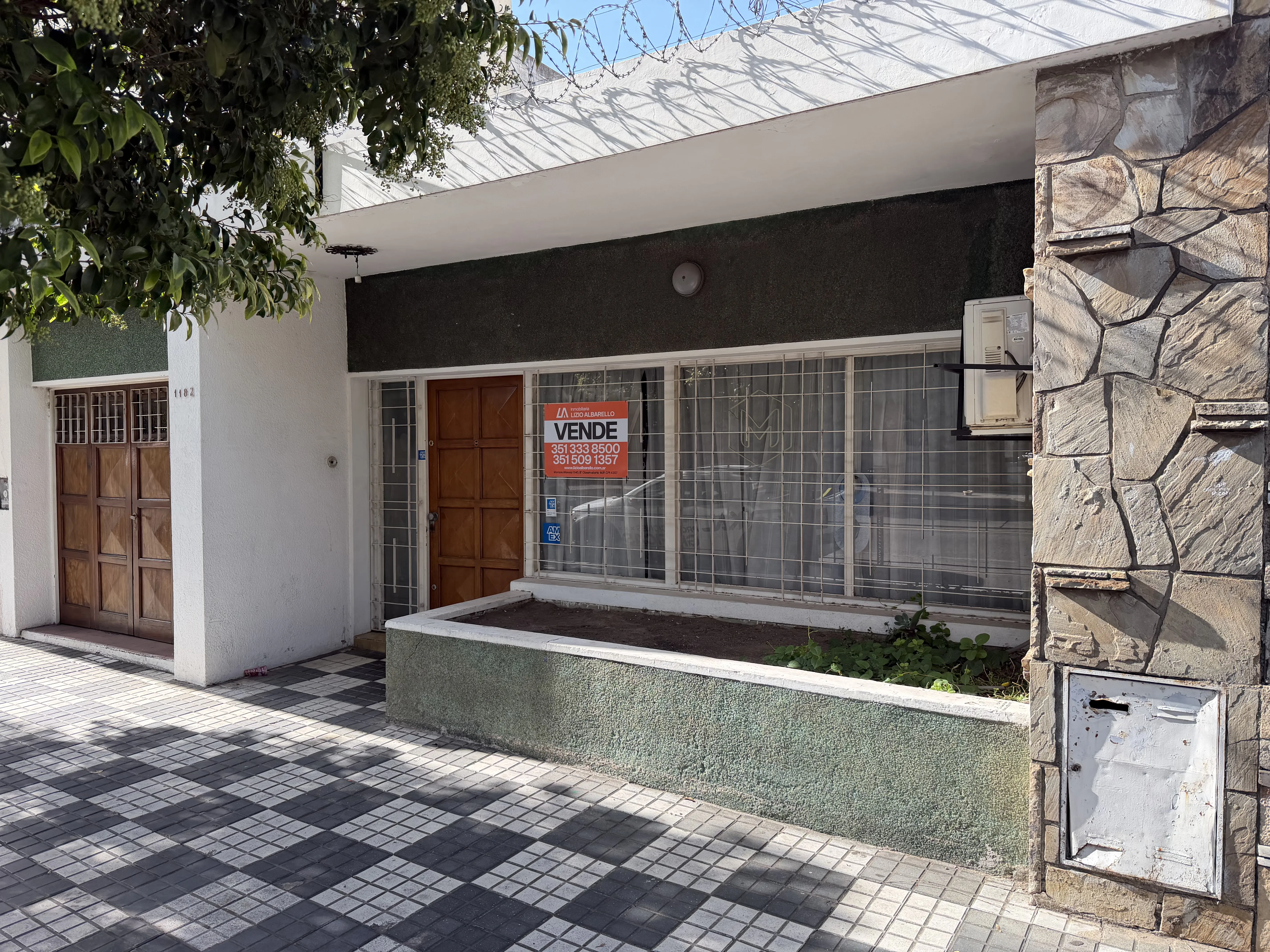 RETASADA - CASA DE PRIMER NIVEL SOBRE AV PUEYRREDÓN - APTO DESARROLLO