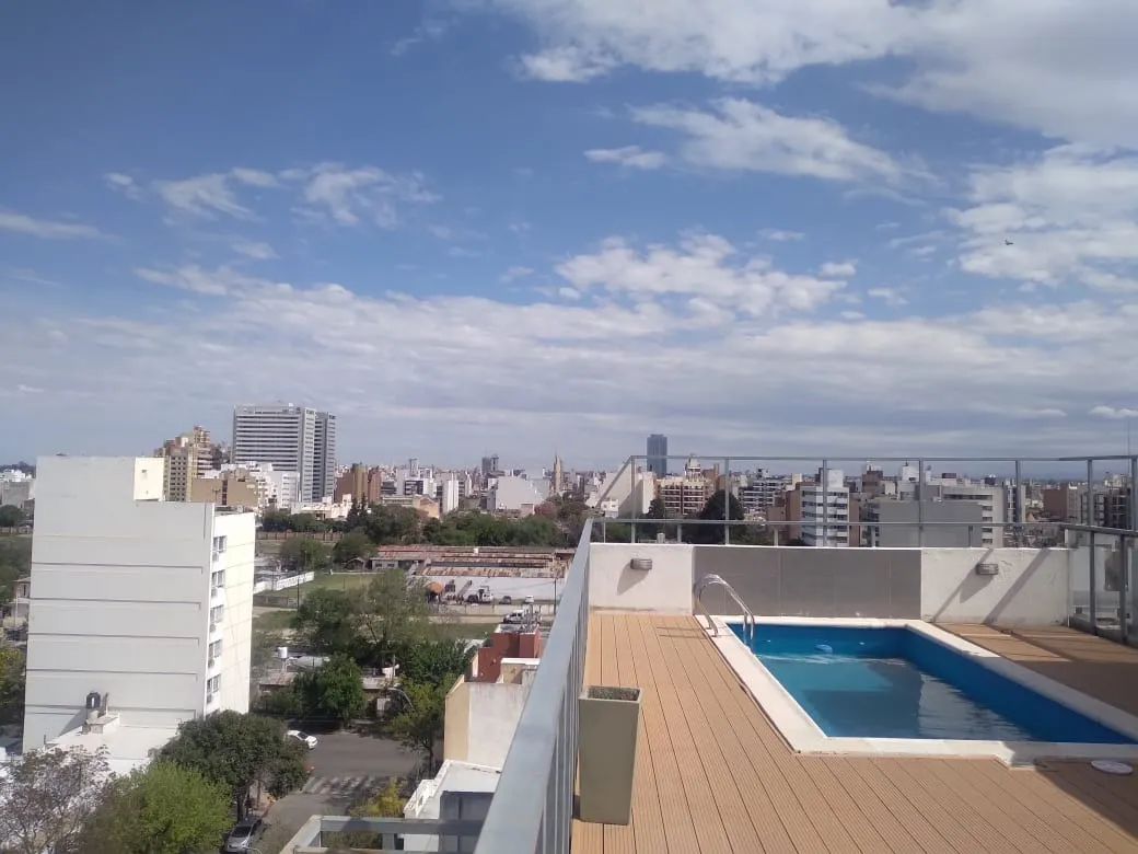 Vendo Amplio Monoambiente con patio de uso exclusivo Edificio RAKIA con  AMENITIES  / pileta Calle Lavalleja a metros de Plaza