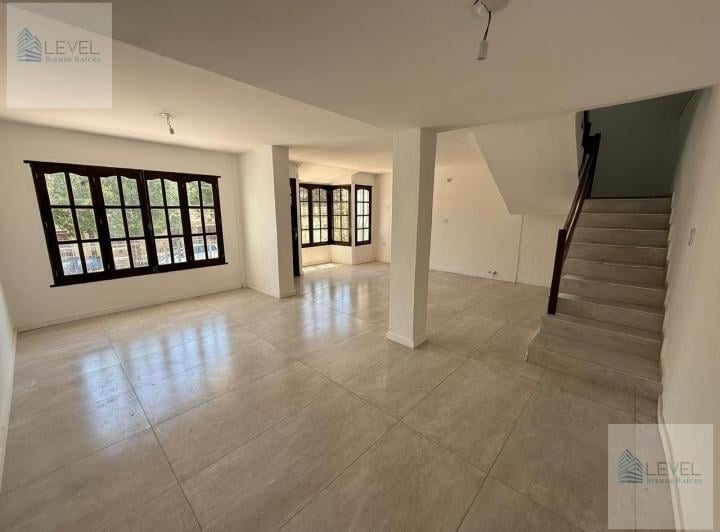 Casa · 178m² · 6 Ambientes · 1 Cochera