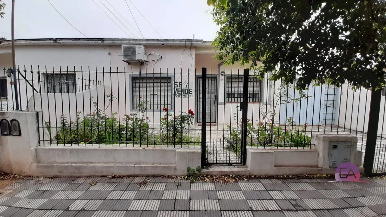 Casa 2 dorm + Cochera + 3 Monoambientes Ideal inversion