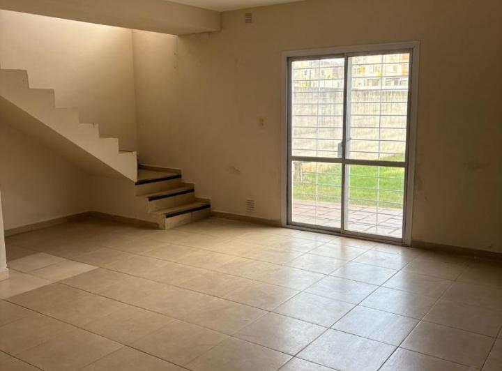Casa · 104m² · 4 Ambientes · 1 Cochera