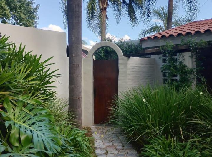 Casa · 331m² · 10 Ambientes · 2 Cocheras