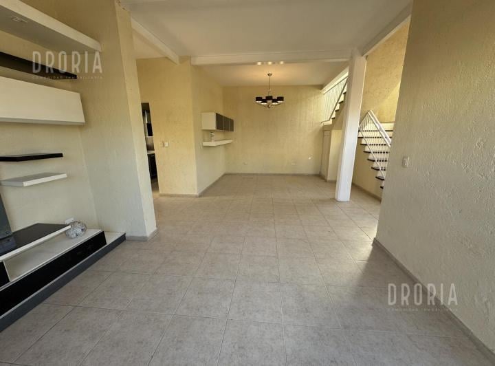 Casa · 200m² · 5 Ambientes · 2 Cocheras