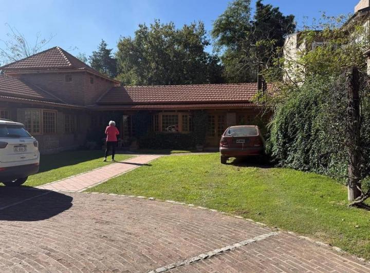 Casa · 355m² · 8 Ambientes