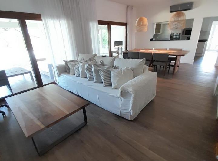 Casa · 400m² · 10 Ambientes · 2 Cocheras