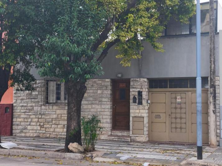 Casa · 234m² · 14 Ambientes · 1 Cochera