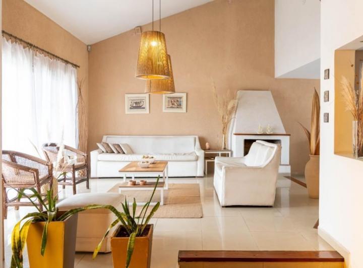 Casa · 245m² · 5 Ambientes · 2 Cocheras