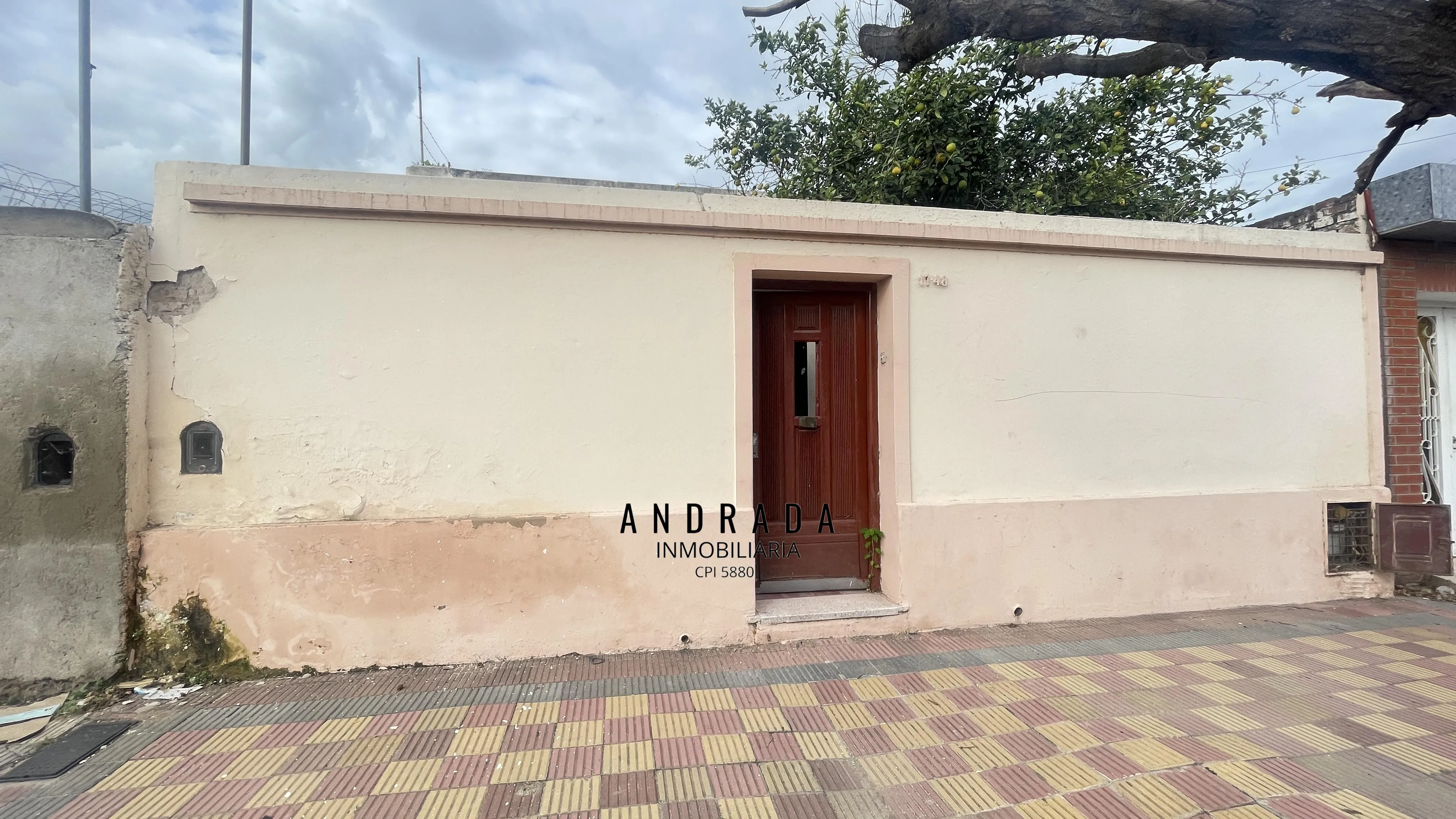 Gral. Bustos Casa de 3 dorm a Remodelar