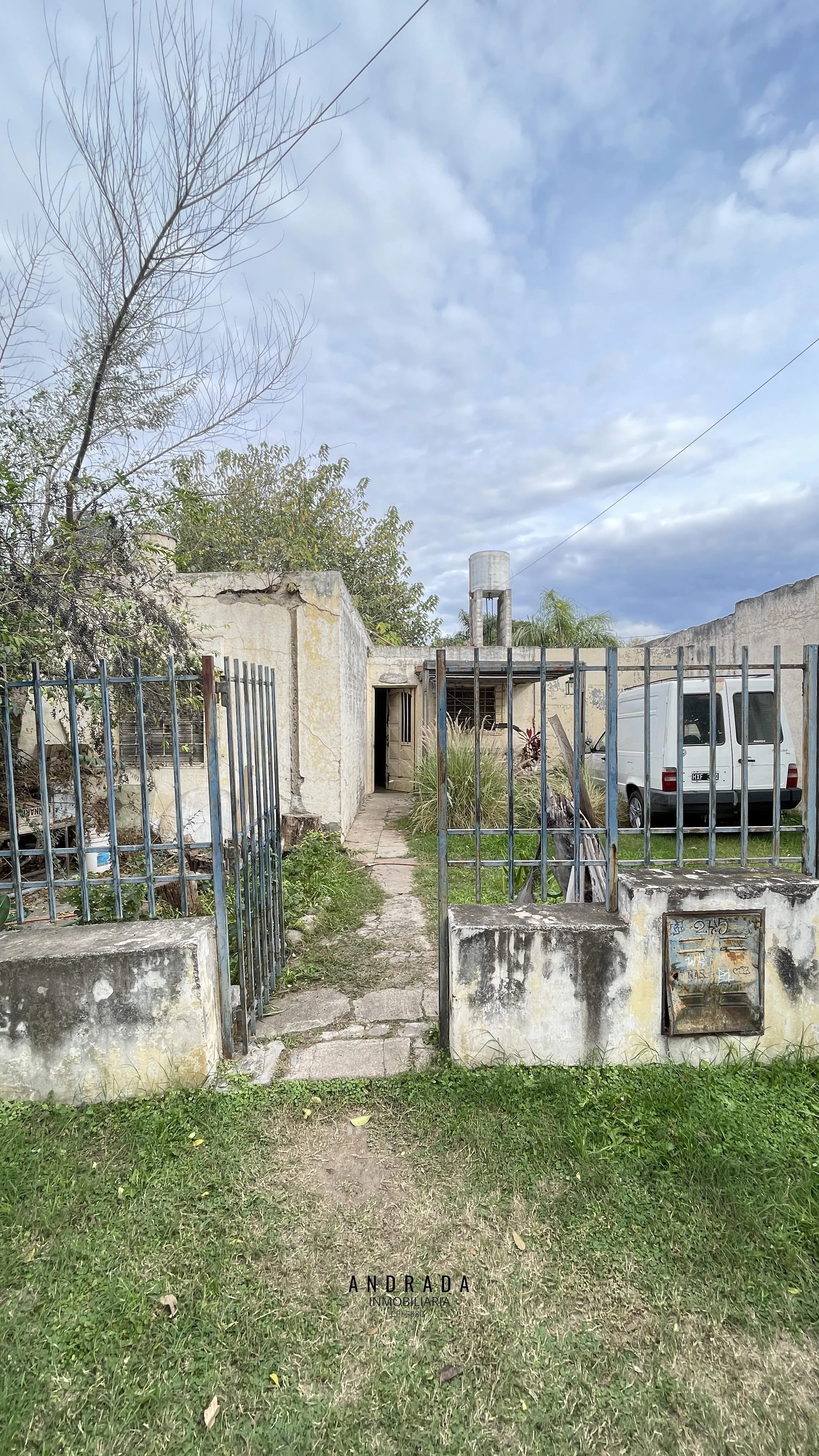 Mariano Fragueiro -Lote de 250m2 con casa a refaccionar