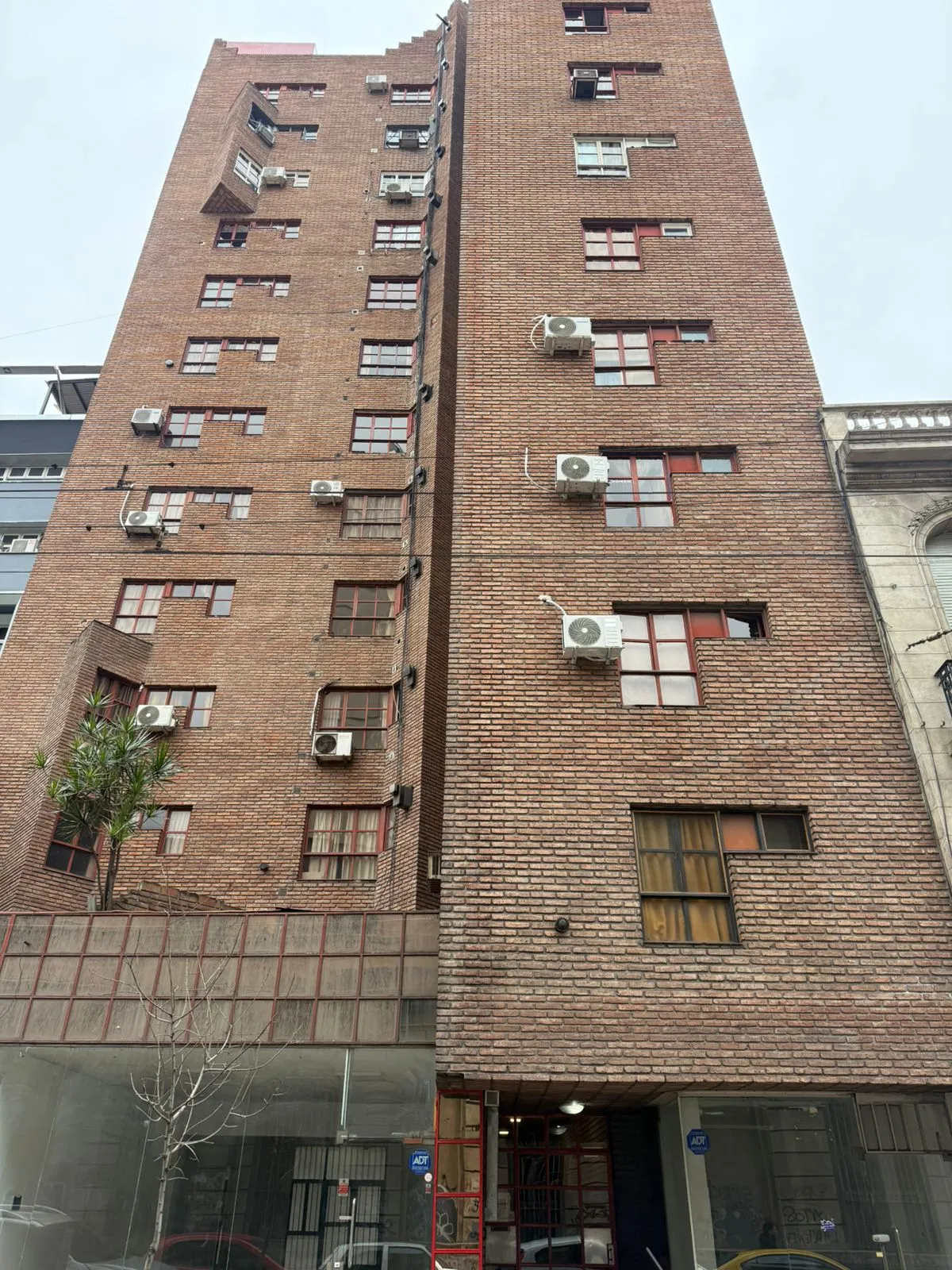 Bº Centro. AQUILO depto de 2 dormitorios, con cocina separada.