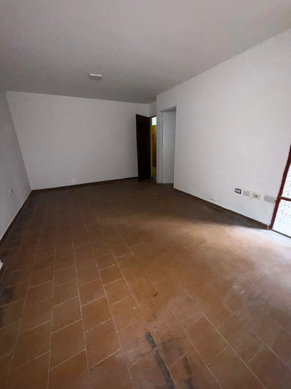 Bº Centro. AQUILO depto de 2 dormitorios, con cocina separada.