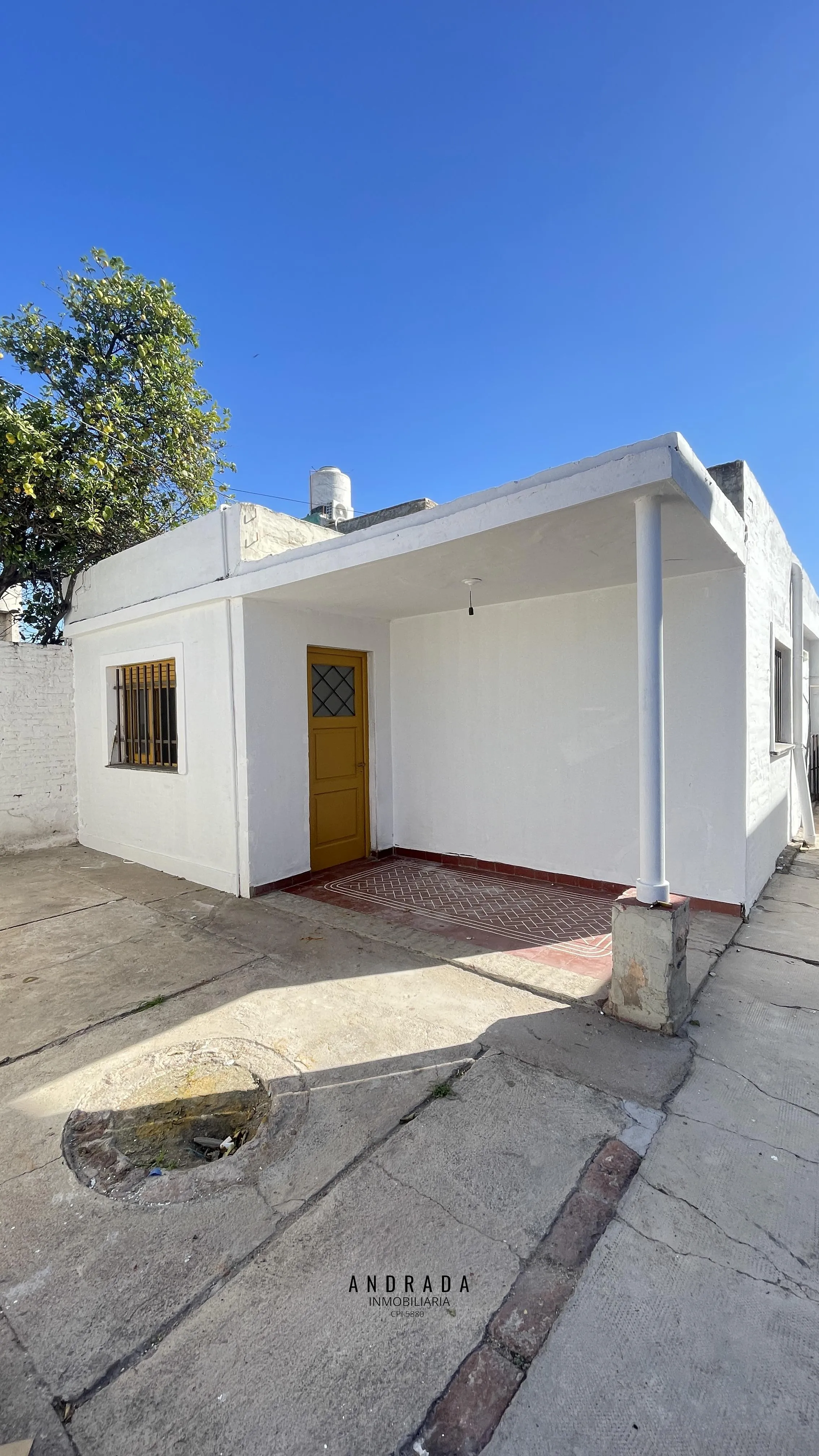 Gral. Bustos Casa de 2 dorm patio grande 200m2 totales