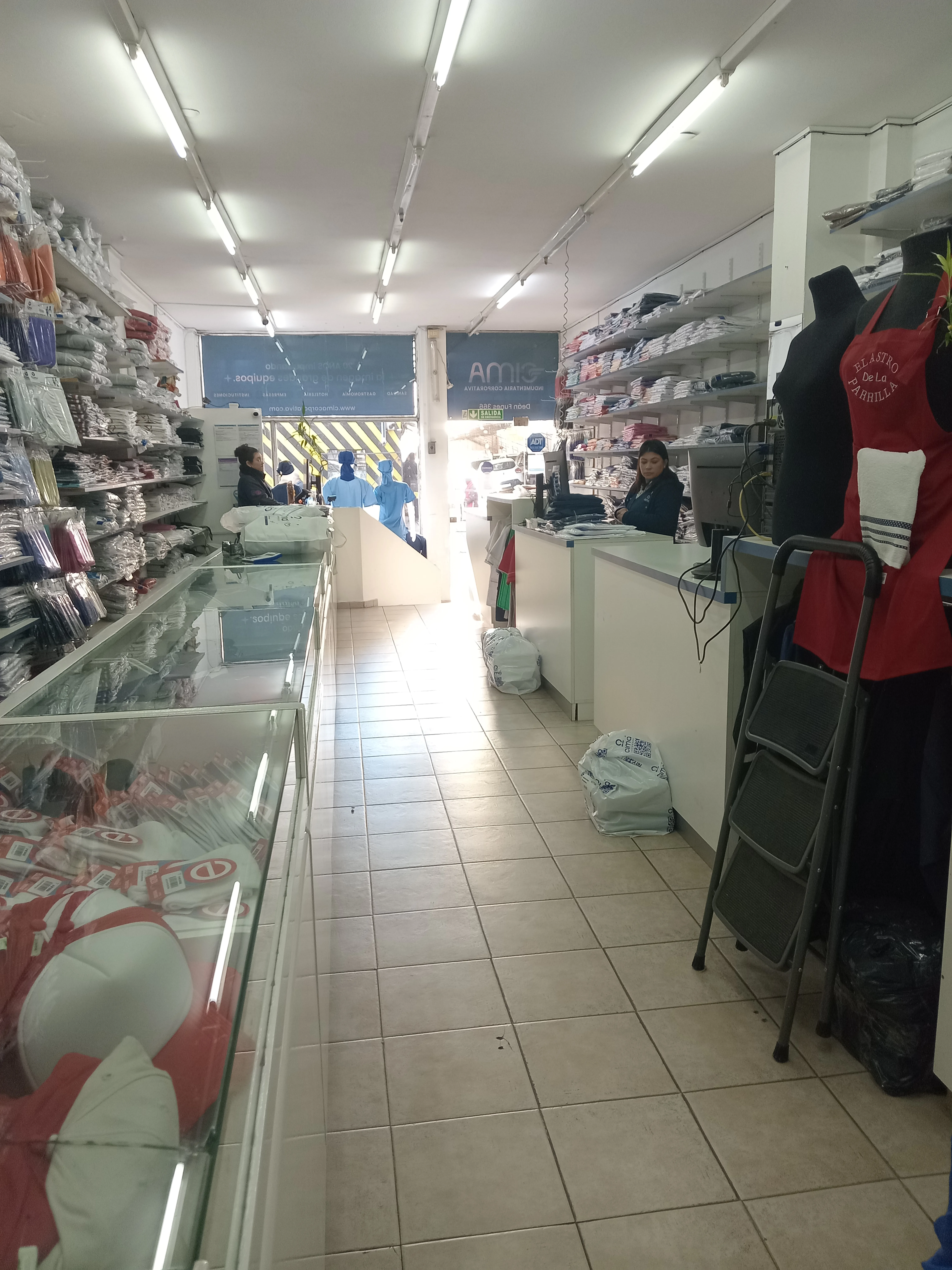 Local Comercial Sobre Calle Dean Funes al 300.-