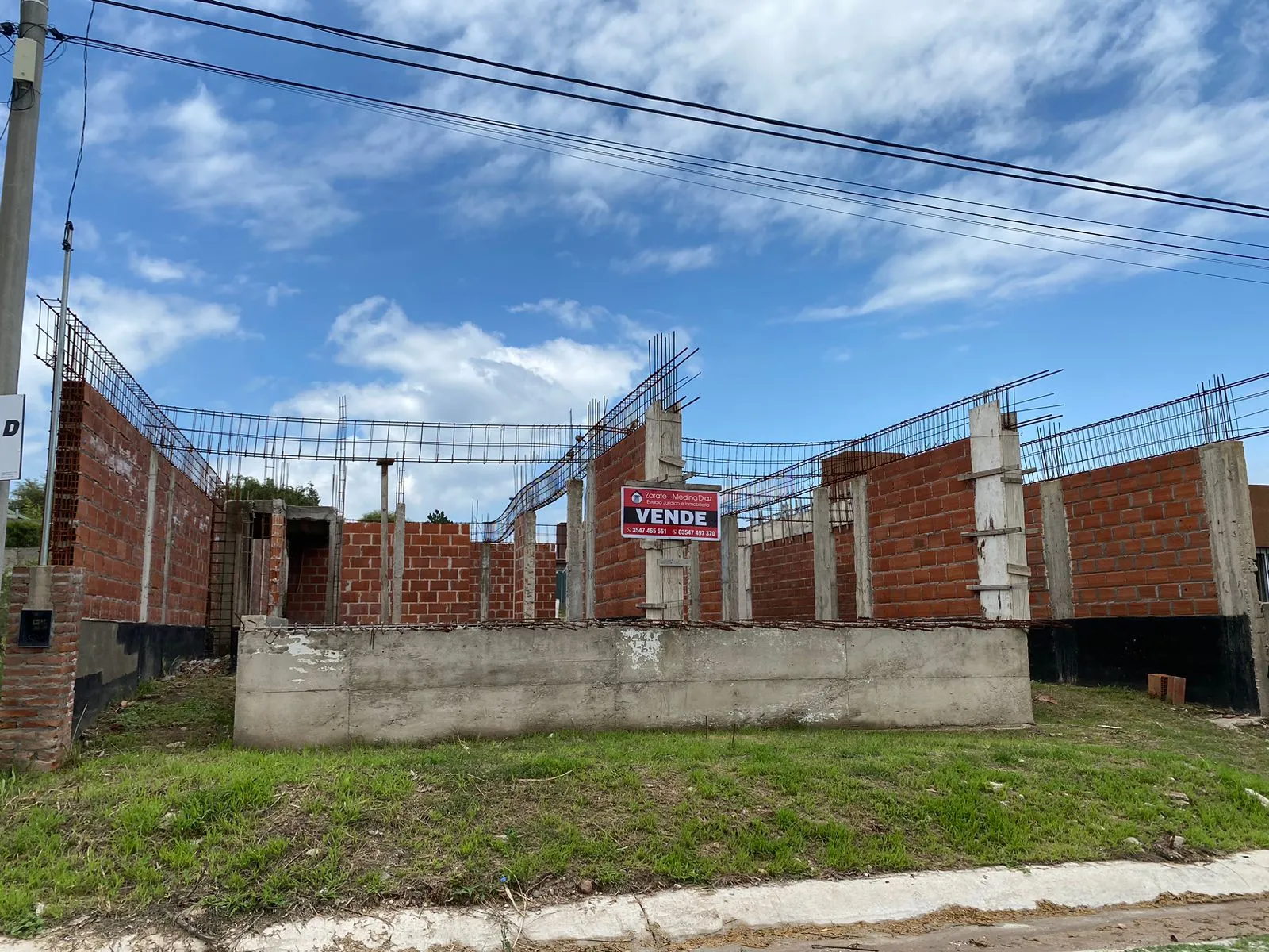 VENTA LOTE CON CONSTRUCCION B°RESIDENCIAL