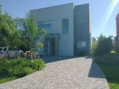 Casa en Alquiler en Altos de Hudson II, Countries y Barrios Cerrados en Berazategui