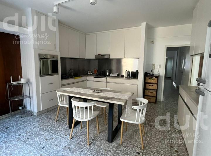 Departamento · 215m² · 7 Ambientes · 1 Cochera
