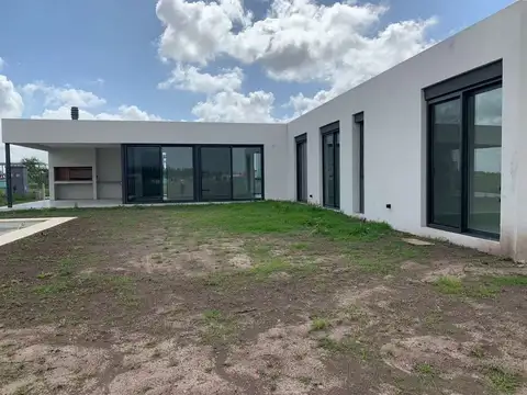 Casa en Venta en La Magdalena, Canning